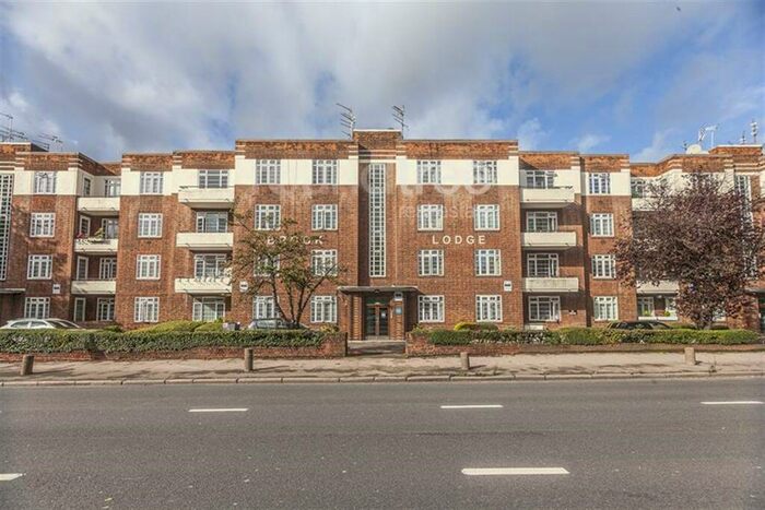 3 Bedroom Flat To Rent In Brook Lodge, North Circular Road, Golders Green, NW11