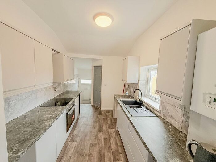 3 Bedroom Flat For Sale In Rawling Road, Gateshead, NE8