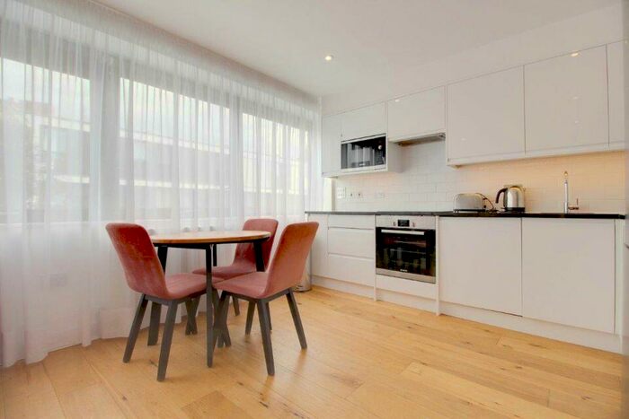 3 Bedroom Maisonette To Rent In Eastmead, Farnborough, GU14