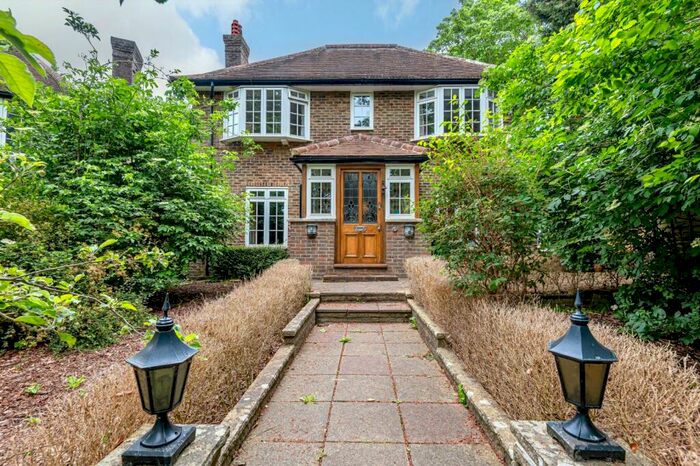 6 Bedroom Detached House To Rent In The Green, Hove, East Sussex, BN3