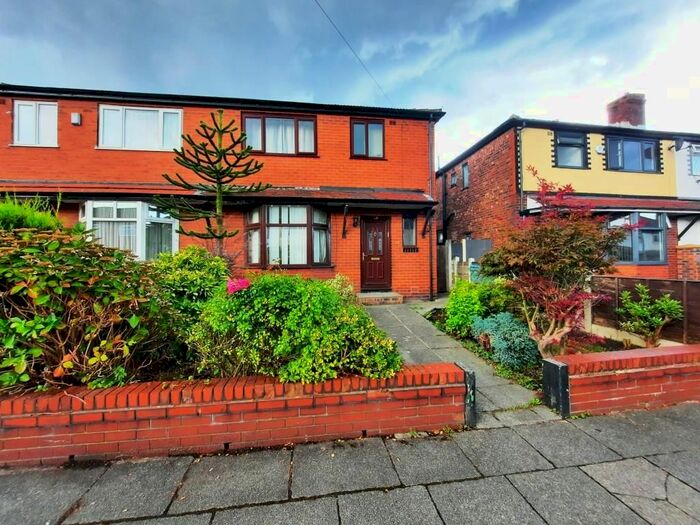 3 Bedroom Semi-Detached House To Rent In Edilom Road, Manchester, M8