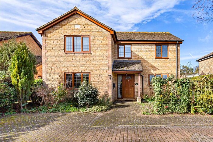 4 Bedroom Detached House For Sale In Ray Close, Oundle, Peterborough, Northamptonshire, PE8