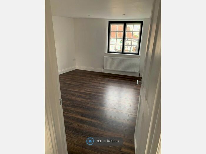 1 Bedroom Flat To Rent In High Street, Burnham, SL1