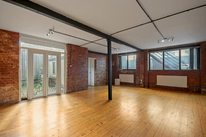 1 Bedroom Flat To Rent In Chingford Mount Road, Waltham Forest, E4