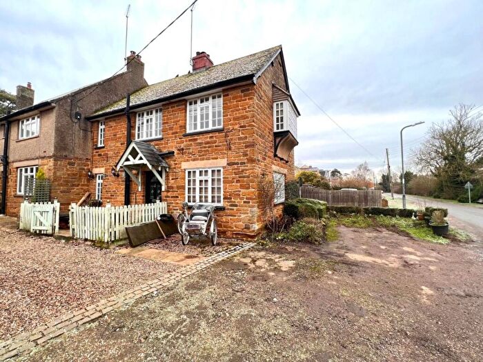 2 Bedroom Cottage For Sale In Beech Lane, Kislingbury, Northamptonshire, NN7