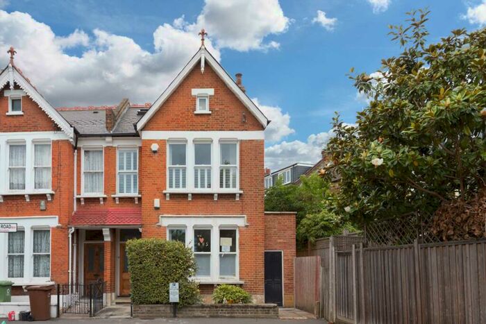 5 Bedroom Semi-Detached House To Rent In Warmington Road Herne Hill, SE24