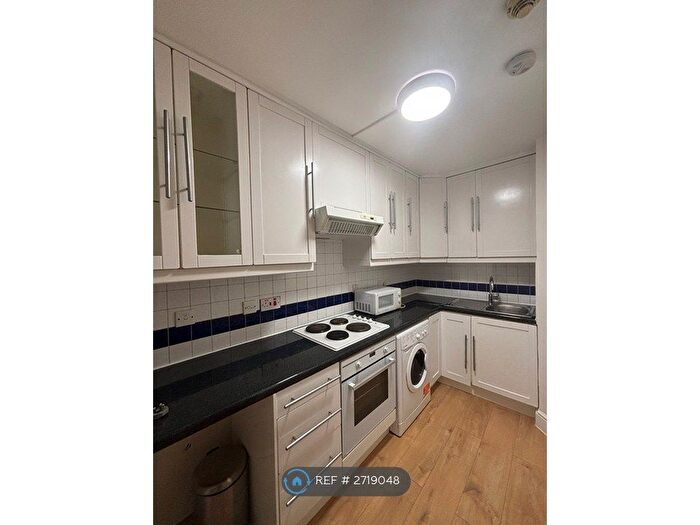 2 Bedroom Flat To Rent In Drummond Street, London, NW1