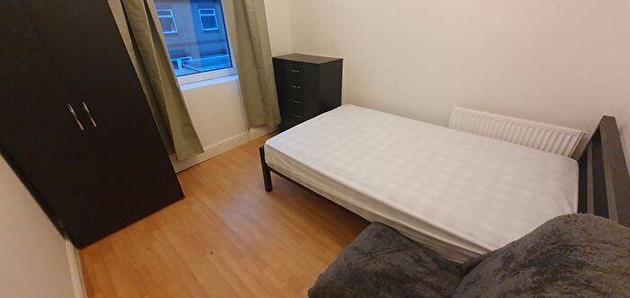 2 Bedroom Flat To Rent In Mundy Place, Cathays, Cardiff, CF24