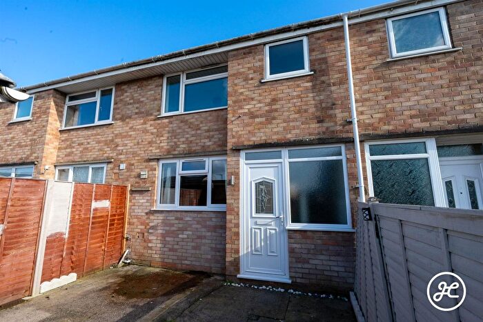 3 Bedroom Terraced House For Sale In Pear Tree Close, Bridgwater, TA6
