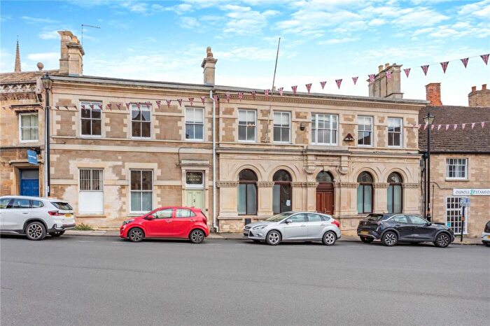 3 Bedroom Apartment To Rent In New Street, Oundle, PE8