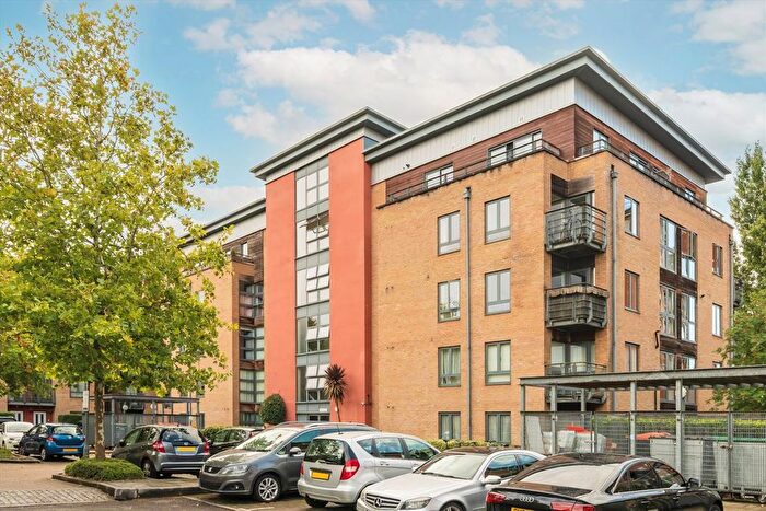 2 Bedroom Flat To Rent In Charlotte Court, Chiswick, W6