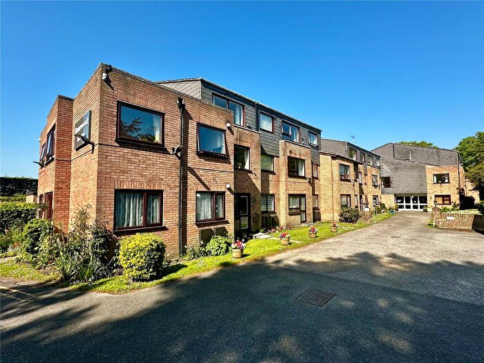 1 Bedroom Flat For Sale In Milford Road, Pennington, Lymington, Hampshire, SO41