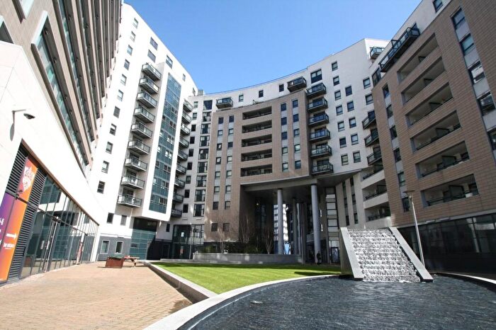 1 Bedroom Flat To Rent In Gateway East, Marsh Lane, Leeds, West Yorkshire, LS9