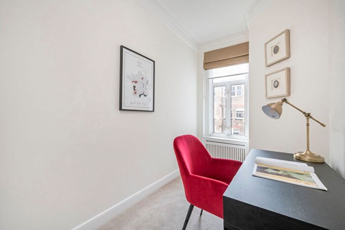 4 Bedroom Flat To Rent In Iverna Court, High Street Kensington, W8