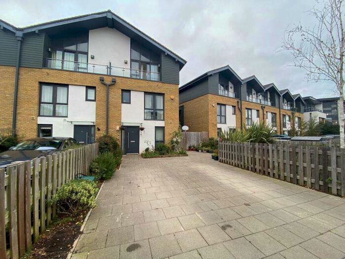 4 Bedroom End Of Terrace House To Rent In Woking, GU22