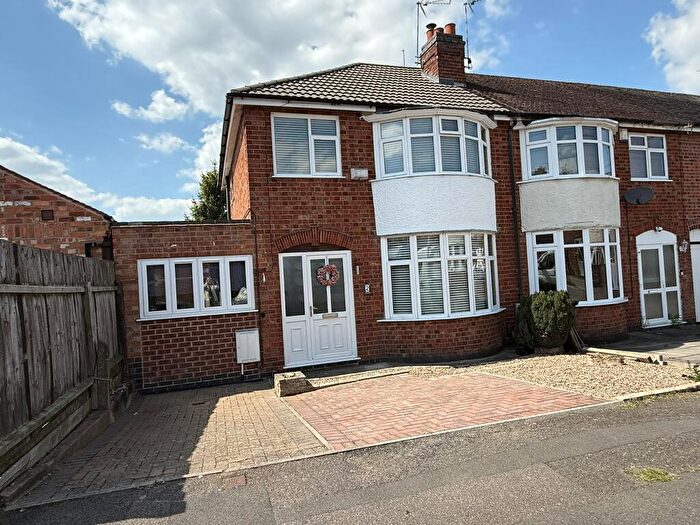 4 Bedroom End Of Terrace House For Sale In Lymington Road, Leicester, Leicester, LE5