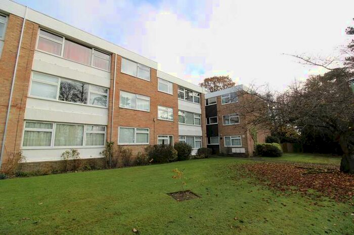 2 Bedroom Flat To Rent In Heathfield Close, Potters Bar, EN6