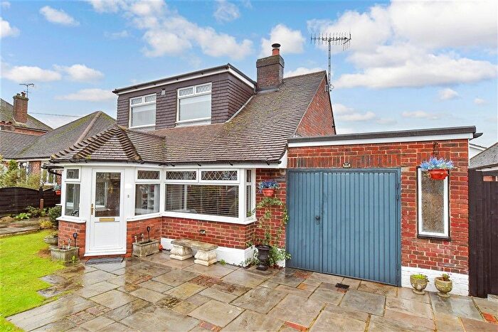 4 Bedroom Chalet For Sale In Elmwood Avenue, Bognor Regis, West Sussex, PO22