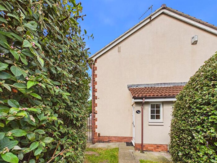 1 Bedroom End Of Terrace House For Sale In Chathill Close, Whitley Bay, NE25