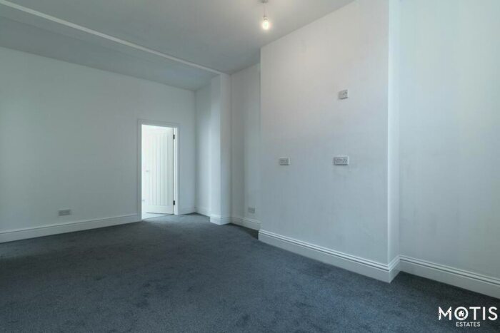 2 Bedroom Flat To Rent In Dover Road, Folkestone, CT20