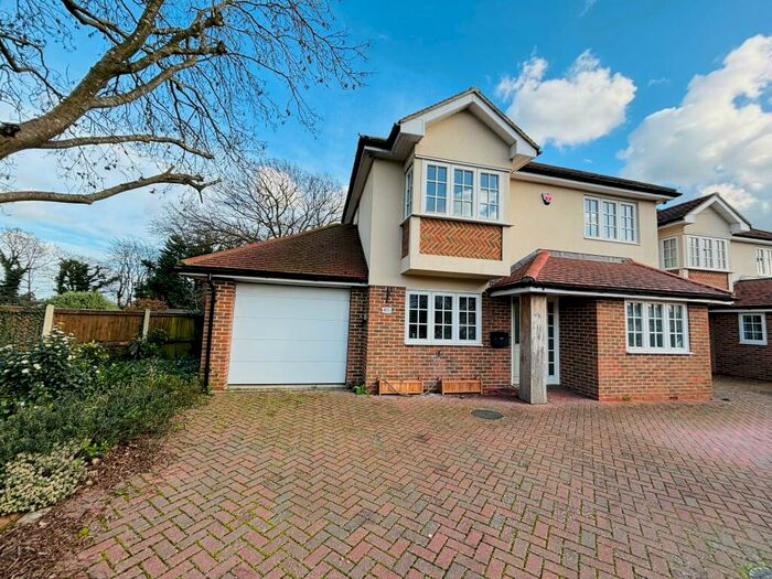 4 Bedroom Detached House To Rent In Maidstone Road, Rainham, Kent, ME8