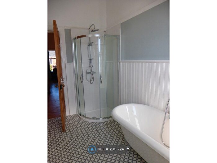 5 Bedroom Flat To Rent In Arnwood Drive, Glasgow, G12