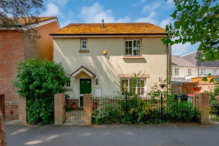 3 Bedroom Detached House For Sale In Ifield Green, Ifield, Crawley, RH11