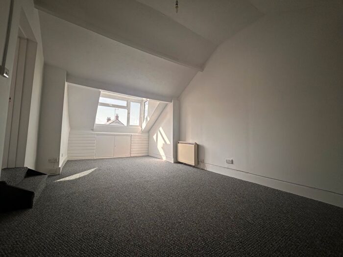 3 Bedroom Maisonette To Rent In Station Road, Bedford, MK45