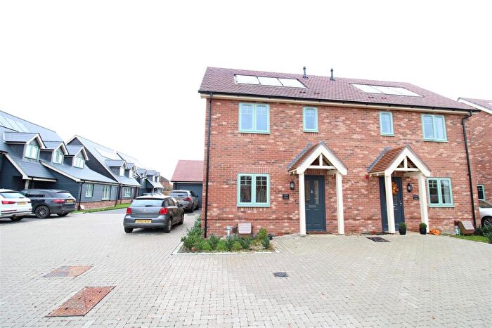 3 Bedroom Semi-Detached House To Rent In Winchester Road, Botley, Southampton, SO32