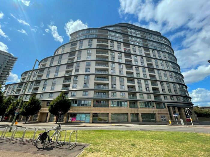 2 Bedroom Flat To Rent In Station Approach, Woking, Surrey, GU22