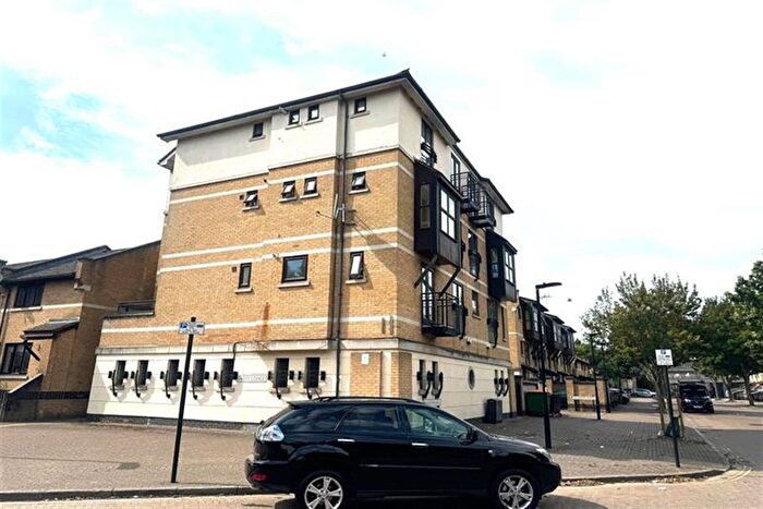 2 Bedroom Flat To Rent In West Lodge, E16