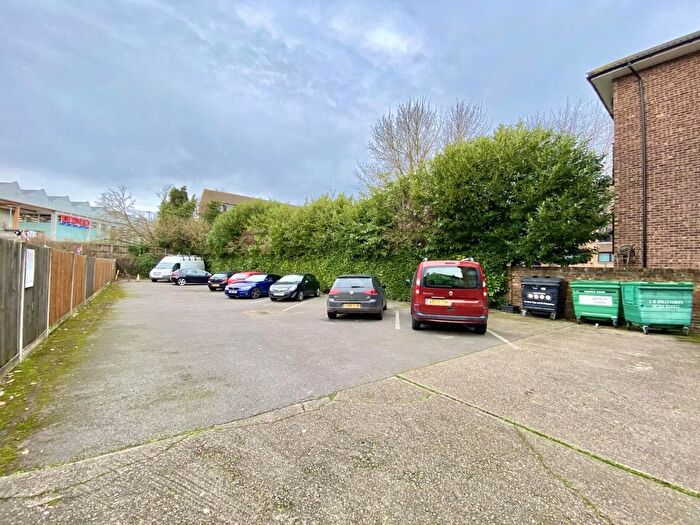 Studio For Sale In Pear Trees, Trout Road, West Drayton, Middlesex, UB7