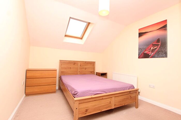 2 Bedroom Flat To Rent In Iliffe Close, Reading, RG1