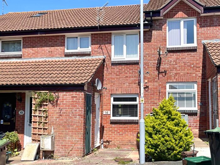 1 Bedroom Flat For Sale In Pipit Close, Weymouth, DT3