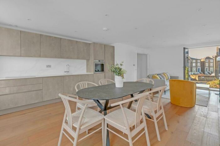 3 Bedroom Apartment To Rent In Marquis Court, Marquis Road, Kings Cross, NW1