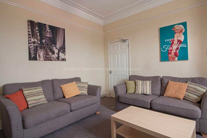 5 Bedroom House To Rent In Bolton Road, Salford, M6