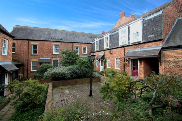 4 Bedroom Maisonette To Rent In Tanners Court, City Centre, Newcastle Upon Tyne, NE1