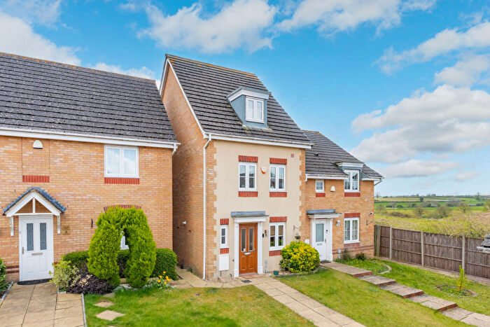 3 Bedroom Semi Detached House For Sale In Chepstow Road, Oakley Vale, NN18