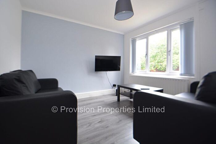 4 Bedroom Town House To Rent In Well Close Rise, City Centre, Leeds, LS2