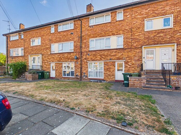 1 Bedroom Maisonette For Sale In Ensign Close, Stanwell, Surrey, TW19