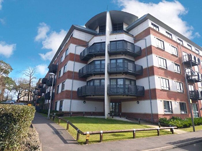 1 Bedroom Flat For Sale In Kestrel Road, Farnborough, Hampshire, GU14