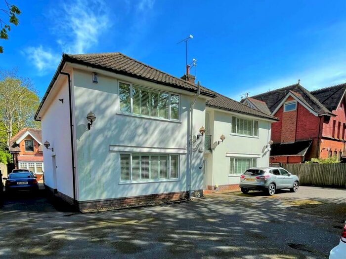 2 Bedroom Flat To Rent In Clarendon Road, Westbourne, Bournemouth, BH4
