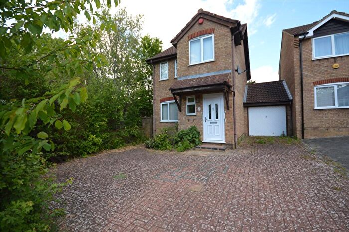 3 Bedroom Link Detached House For Sale In Benington Close, Luton, Bedfordshire, LU2