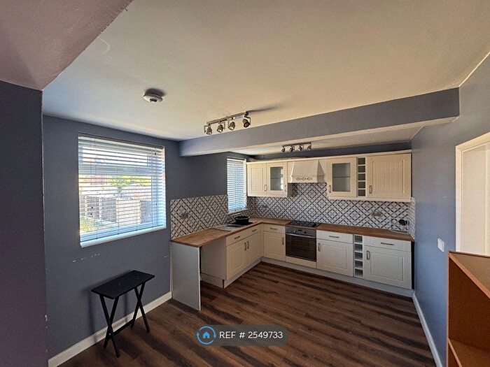 3 Bedroom Semi-Detached House To Rent In Clinton Street, Worksop, S80