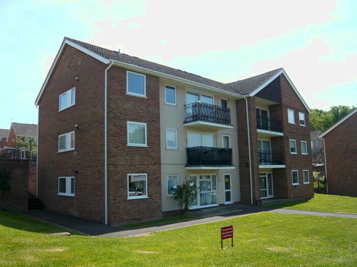 2 Bedroom Flat To Rent In Robin Way, Tilehurst RG31
