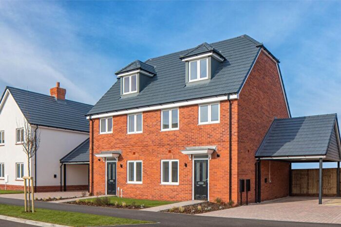 3 Bedroom Semi Detached House For Sale In Water Lane, Angmering, Littlehampton, BN16