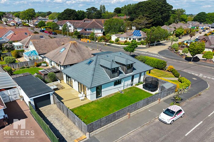 4 Bedroom Chalet For Sale In Thornbury Road, Bournemouth, BH6