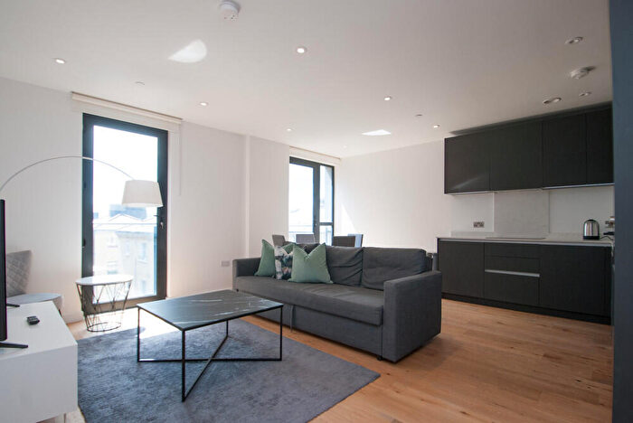 2 Bedroom Apartment To Rent In Luxe Tower, Dock Street, London, E1