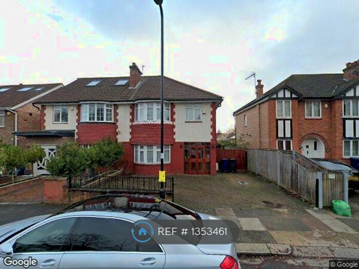 3 Bedroom Semi-Detached House To Rent In Bowes Road, London, W3