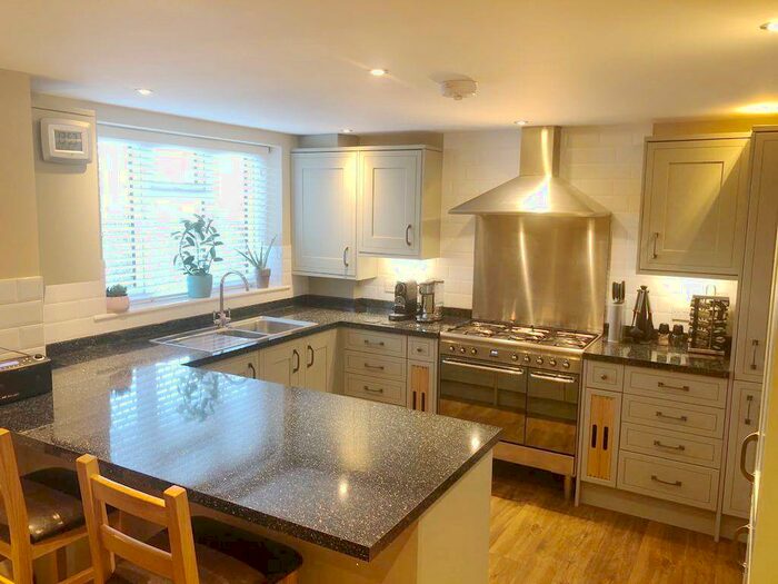 2 Bedroom Ground Flat To Rent In London Road, Wheatley, OX33